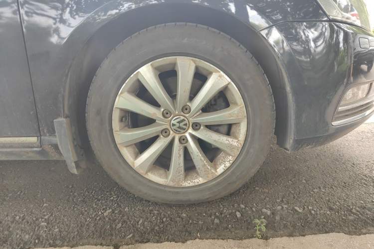 Used Volkswagen Magotan 2015 2.0 TSI Luxury Model Right Front Wheel Hub