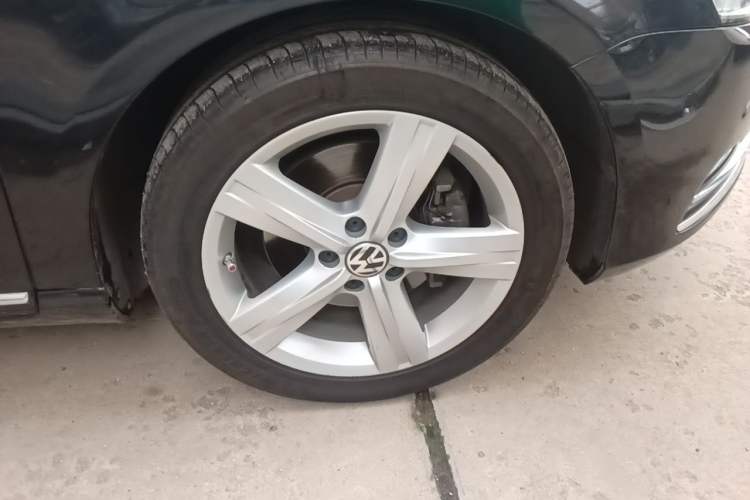 Used Volkswagen Magotan 2015 Revised 1.8TSI Prestige Version Right Front Wheel Hub