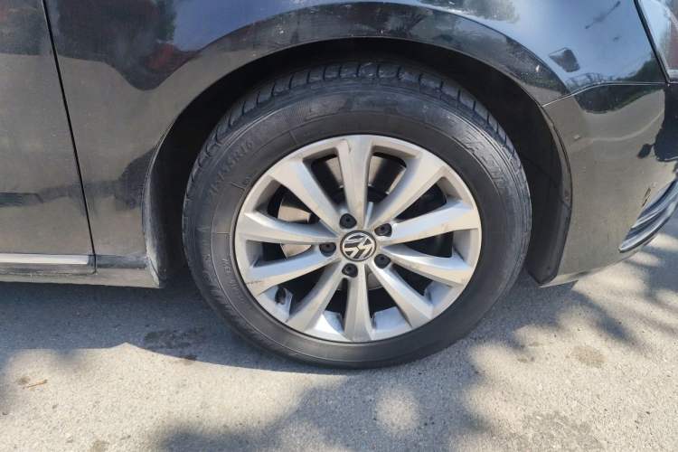 Used Volkswagen Magotan 2015 1.8TSI Advanced Model Right Front Wheel Hub