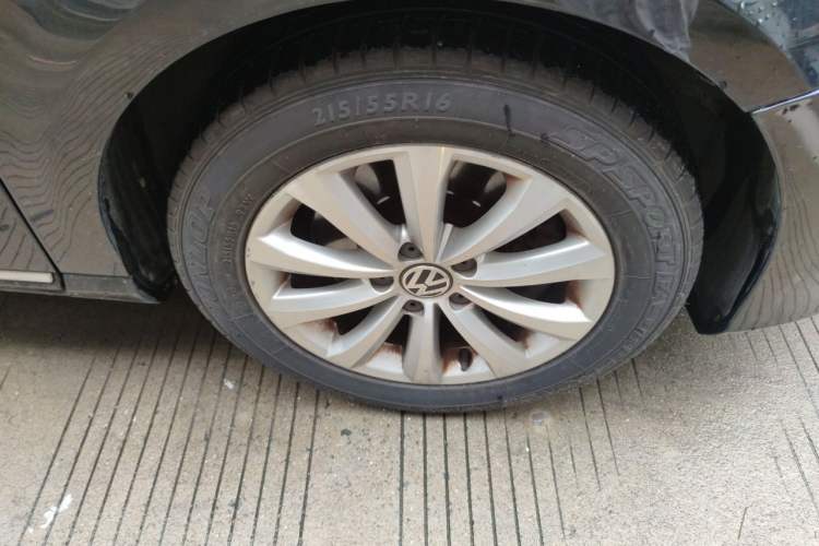 Used Volkswagen Magotan 2015 Facelift 1.8TSI Luxury Model Right Front Wheel Hub