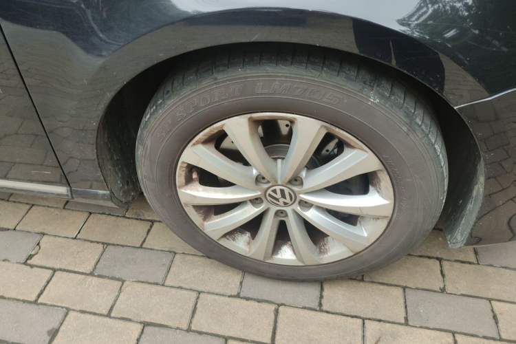 Used Volkswagen Magotan 2015 1.8TSI Luxury Model Right Front Wheel Hub