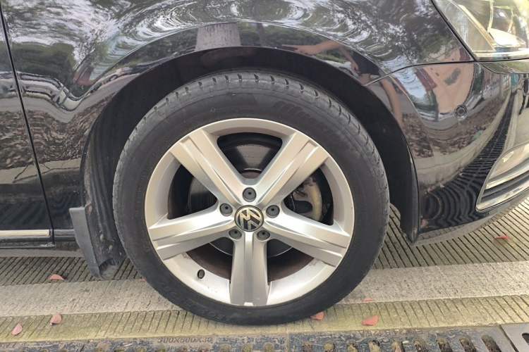 Used Volkswagen Magotan 2015 1.8TSI Prestige Model Right Front Wheel Hub