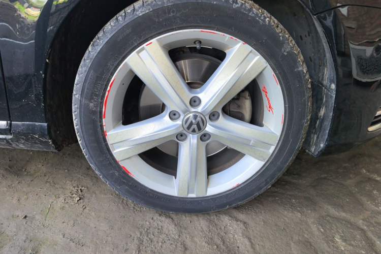 Used Volkswagen Magotan 2015 1.8TSI Prestige Model Right Front Wheel Hub