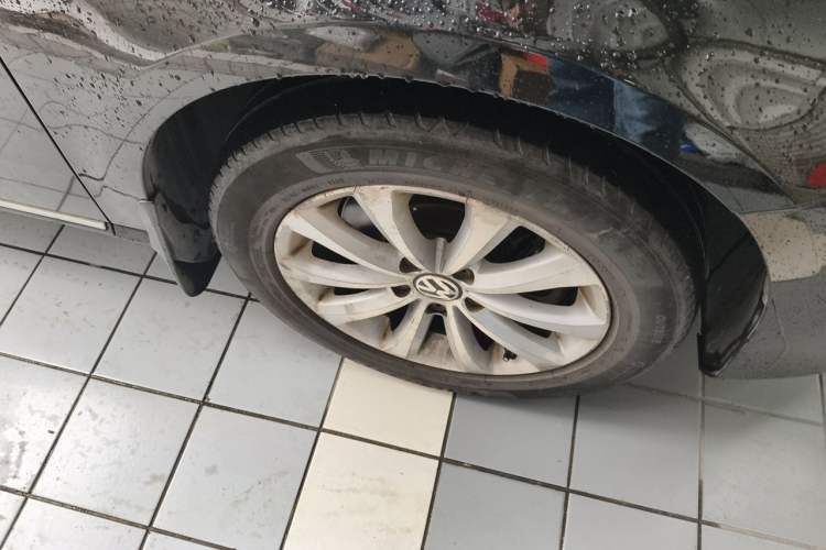 Used Volkswagen Magotan 2015 1.8TSI Luxury Model Right Front Wheel Hub