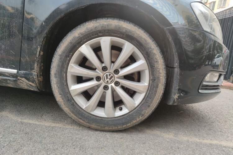 Used Volkswagen Magotan 2015 Facelift 1.8TSI Luxury Model Right Front Wheel Hub