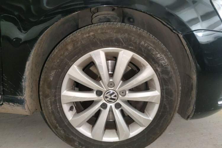 Used Volkswagen Magotan 2015 2.0 TSI Luxury Model Right Front Wheel Hub