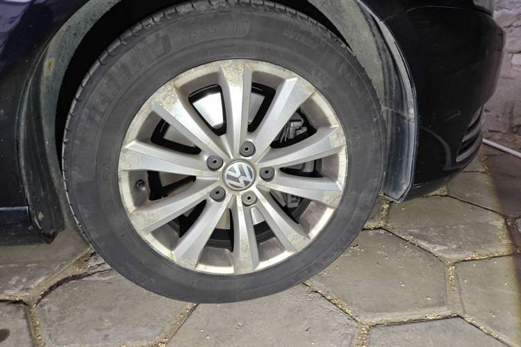 Used Volkswagen Magotan 2015 Facelift 1.8TSI Luxury Model Right Front Wheel Hub