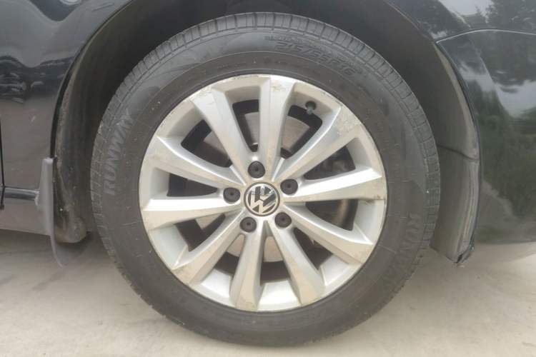 Used Volkswagen Magotan 2015 Revised Version 2.0 TSI Luxury Edition Right Front Wheel Hub
