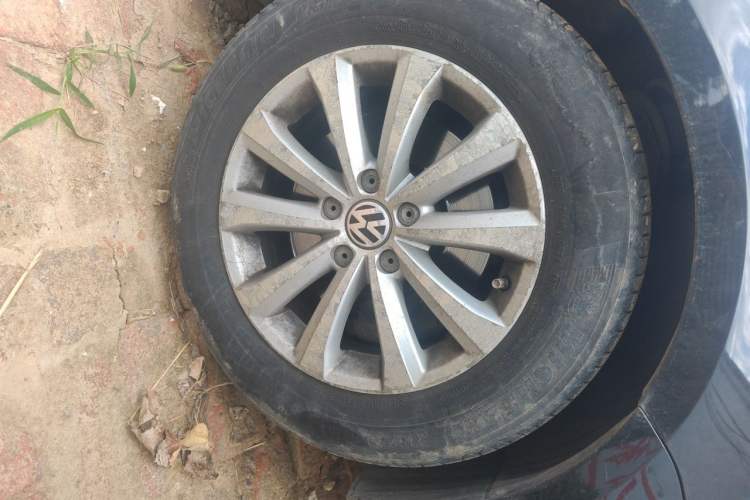 Used Volkswagen Magotan 2015 2.0 TSI Luxury Model Right Front Wheel Hub