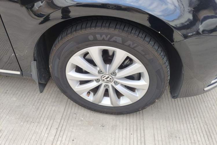 Used Volkswagen Magotan 2015 Facelift 1.8TSI Luxury Model Right Front Wheel Hub