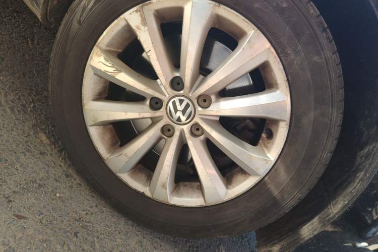 Used Volkswagen Magotan 2015 1.8TSI Luxury Model Right Front Wheel Hub