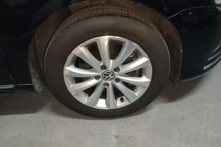 Used Volkswagen Magotan 2015 1.8TSI Advanced Model Right Front Wheel Hub