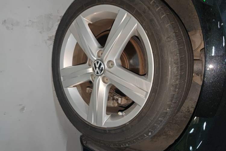 Used Volkswagen Magotan 2015 1.8TSI Prestige Model Right Front Wheel Hub