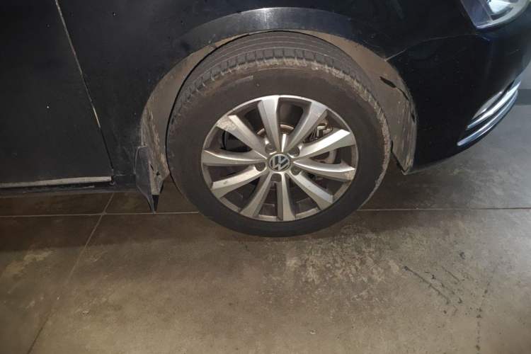 Used Volkswagen Magotan 2015 1.8TSI Luxury Model Right Front Wheel Hub