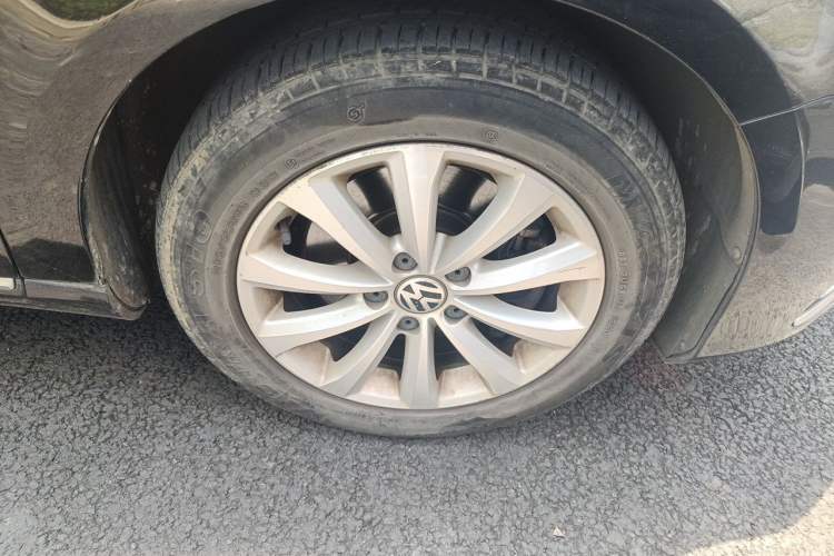 Used Volkswagen Magotan 2015 1.8TSI Advanced Model Right Front Wheel Hub