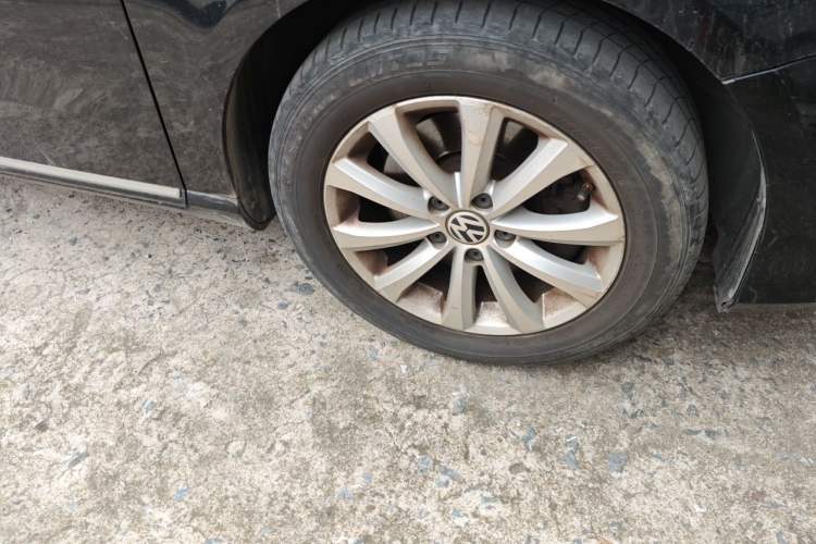 Used Volkswagen Magotan 2015 Facelift 1.8TSI Luxury Model Right Front Wheel Hub