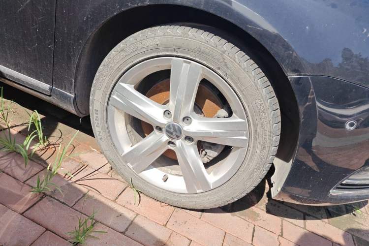 Used Volkswagen Magotan 2015 2.0 TSI Prestige Model Right Front Wheel Hub