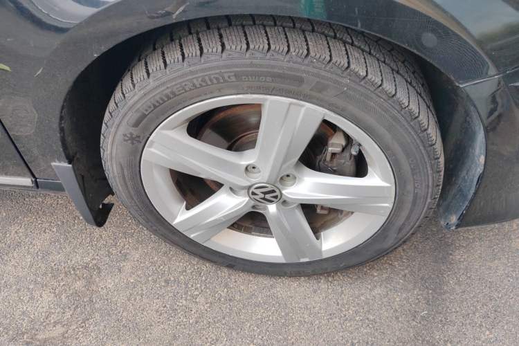 Used Volkswagen Magotan 2015 1.8TSI Prestige Model Right Front Wheel Hub
