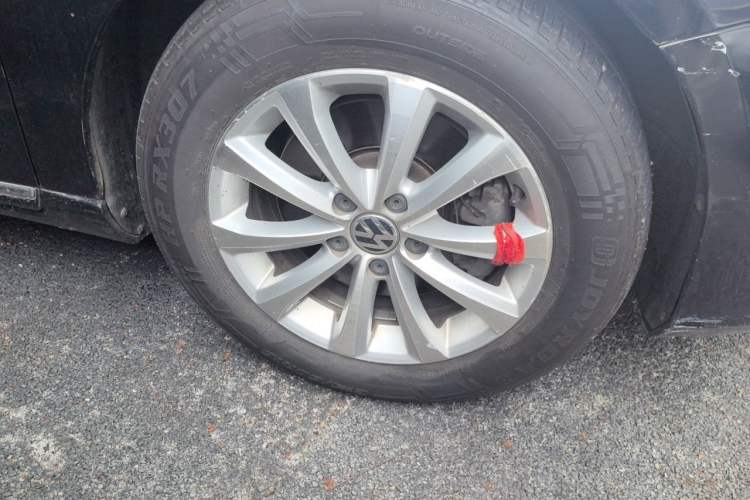 Used Volkswagen Magotan 2015 1.8TSI Advanced Model Right Front Wheel Hub