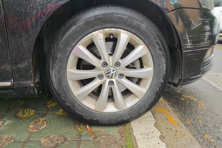 Used Volkswagen Magotan 2015 1.8TSI Advanced Model Right Front Wheel Hub