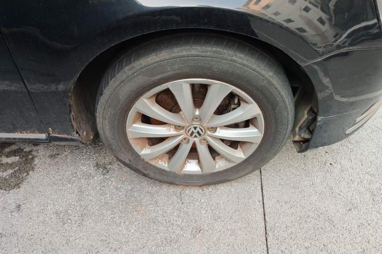 Used Volkswagen Magotan 2015 2.0 TSI Luxury Model Right Front Wheel Hub