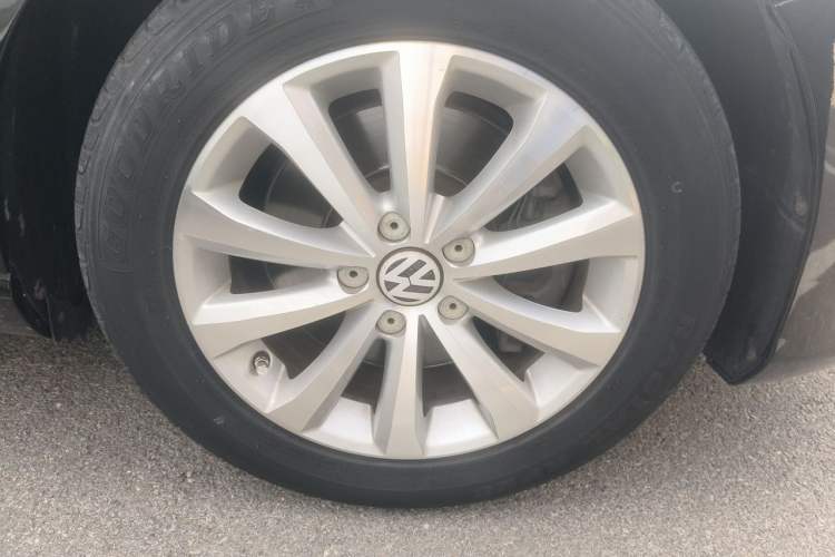 Used Volkswagen Magotan 2015 1.8TSI Advanced Model Right Front Wheel Hub