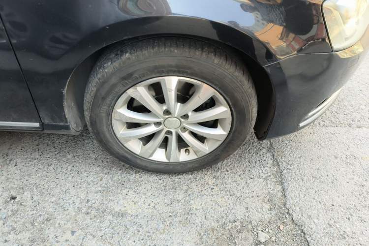 Used Volkswagen Magotan 2015 Facelift 1.8TSI Luxury Model Right Front Wheel Hub
