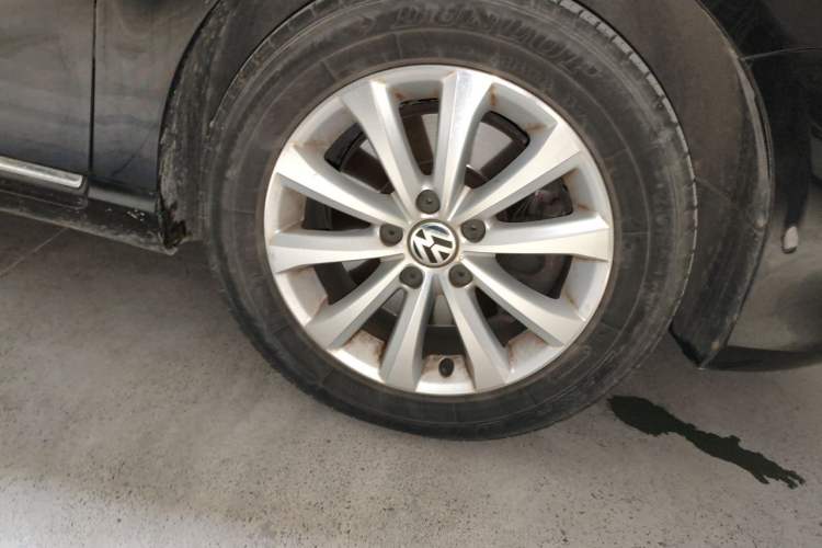 Used Volkswagen Magotan 2015 Facelift 1.8TSI Luxury Model Right Front Wheel Hub