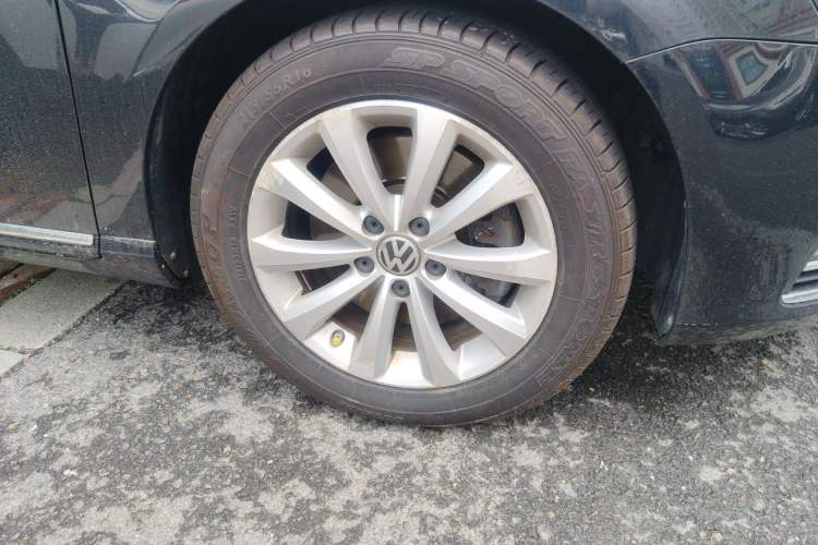 Used Volkswagen Magotan 2015 1.8TSI Advanced Model Right Front Wheel Hub