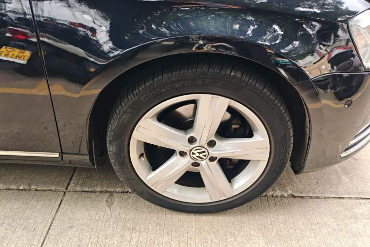 Used Volkswagen Magotan 2015 2.0 TSI Prestige Model Right Front Wheel Hub