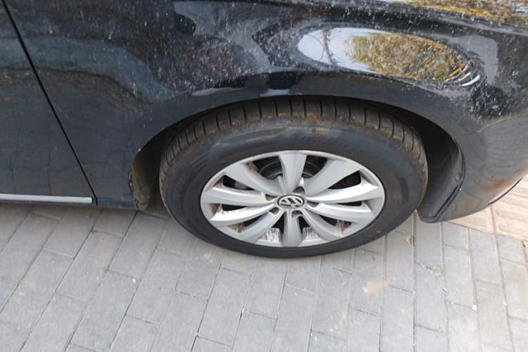 Used Volkswagen Magotan 2015 Facelift 1.8TSI Luxury Model Right Front Wheel Hub
