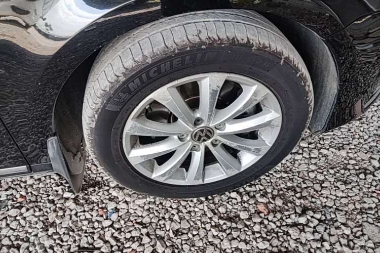 Used Volkswagen Magotan 2015 1.8TSI Luxury Model Right Front Wheel Hub