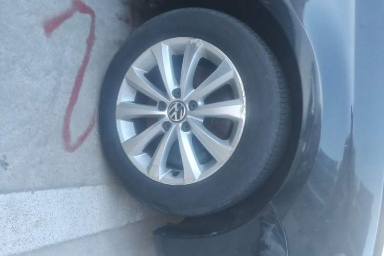 Used Volkswagen Magotan 2015 1.8TSI Advanced Model Right Front Wheel Hub
