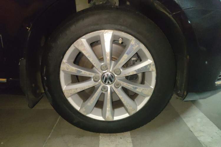 Used Volkswagen Magotan 2015 1.8TSI Advanced Model Right Front Wheel Hub