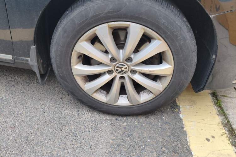 Used Volkswagen Magotan 2015 Revised 1.8TSI Prestige Version Right Front Wheel Hub