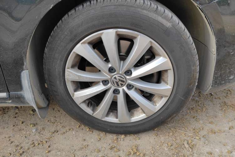 Used Volkswagen Magotan 2015 1.8TSI Advanced Model Right Front Wheel Hub