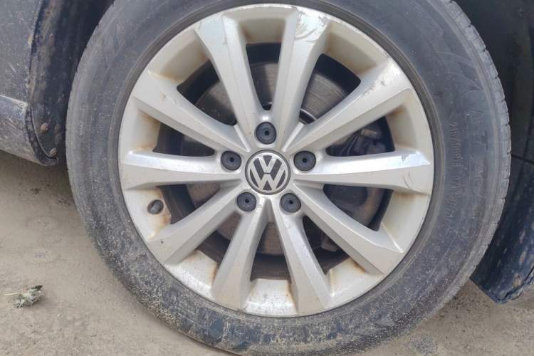 Used Volkswagen Magotan 2015 Facelift 1.8TSI Luxury Model Right Front Wheel Hub