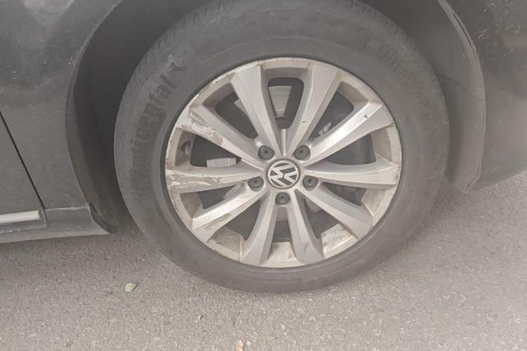 Used Volkswagen Magotan 2015 2.0 TSI Luxury Model Right Front Wheel Hub