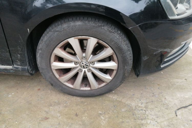 Used Volkswagen Magotan 2015 1.8TSI Luxury Model Right Front Wheel Hub