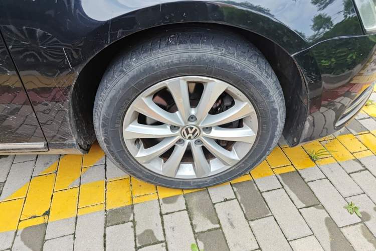 Used Volkswagen Magotan 2015 Facelift 1.8TSI Luxury Model Right Front Wheel Hub