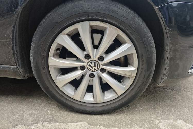 Used Volkswagen Magotan 2015 Facelift 1.8TSI Luxury Model Right Front Wheel Hub