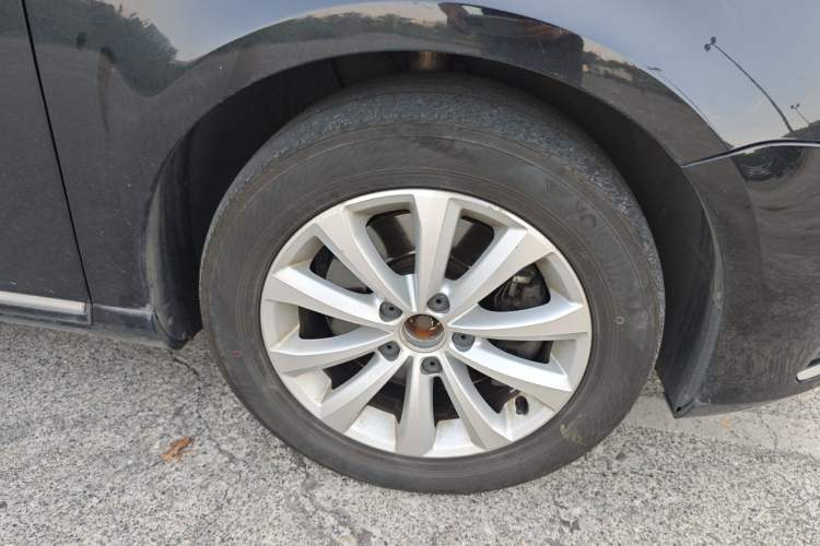 Used Volkswagen Magotan 2015 1.8TSI Advanced Model Right Front Wheel Hub