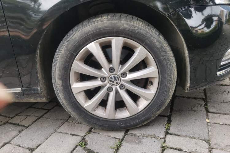 Used Volkswagen Magotan 2015 1.8TSI Luxury Model Right Front Wheel Hub