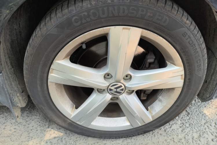 Used Volkswagen Magotan 2015 2.0 TSI Prestige Model Right Front Wheel Hub