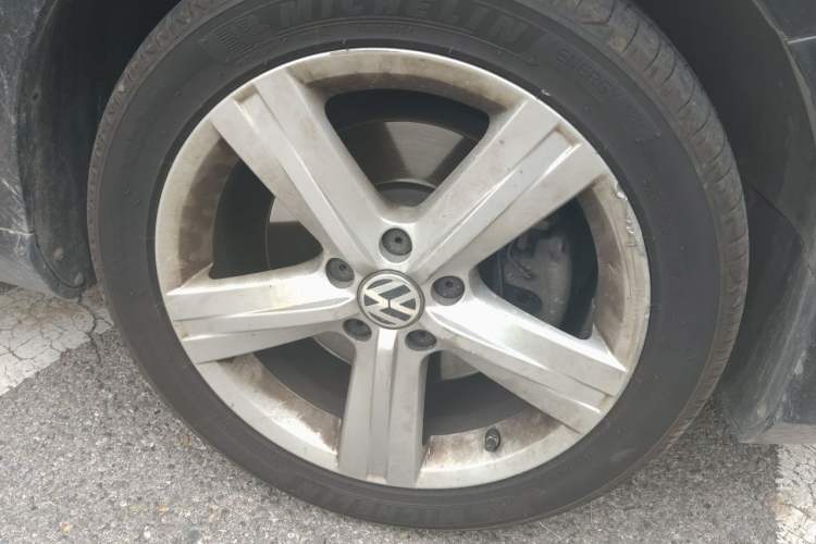 Used Volkswagen Magotan 2015 Revised 1.8TSI Prestige Version Right Front Wheel Hub