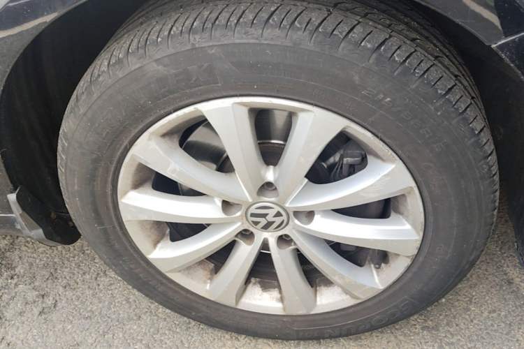 Used Volkswagen Magotan 2015 1.8TSI Luxury Model Right Front Wheel Hub