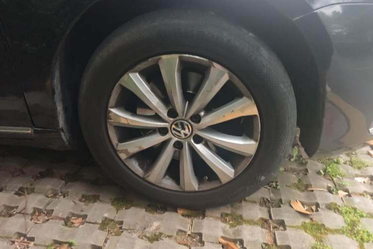 Used Volkswagen Magotan 2015 Facelift 1.8TSI Luxury Model Right Front Wheel Hub