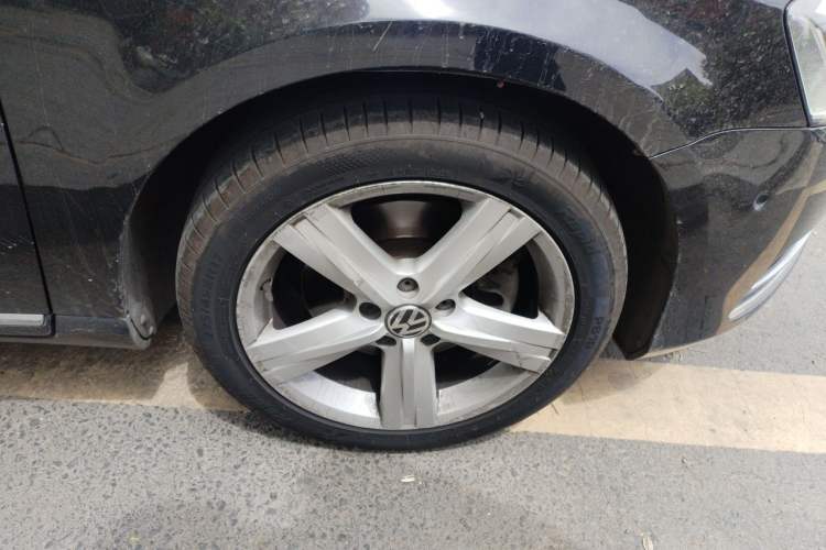 Used Volkswagen Magotan 2015 1.8TSI Prestige Model Right Front Wheel Hub