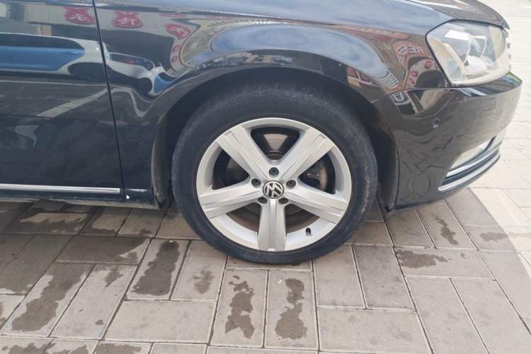 Used Volkswagen Magotan 2015 Revised Version 2.0 TSI Prestige Edition Right Front Wheel Hub