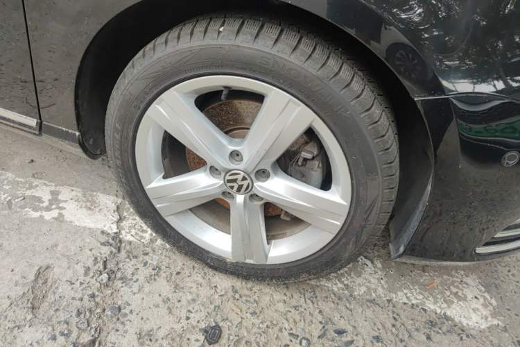 Used Volkswagen Magotan 2015 2.0 TSI Prestige Model Right Front Wheel Hub
